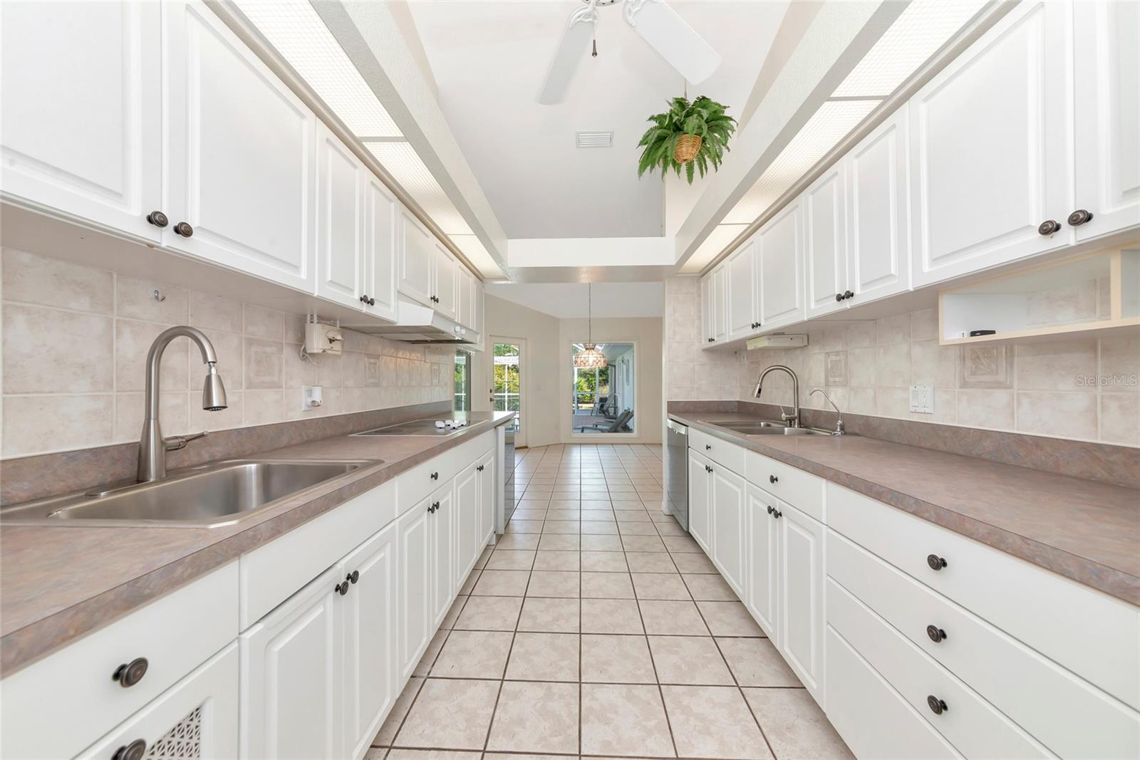 Image 5 of 45 For 1730 Hudson Street