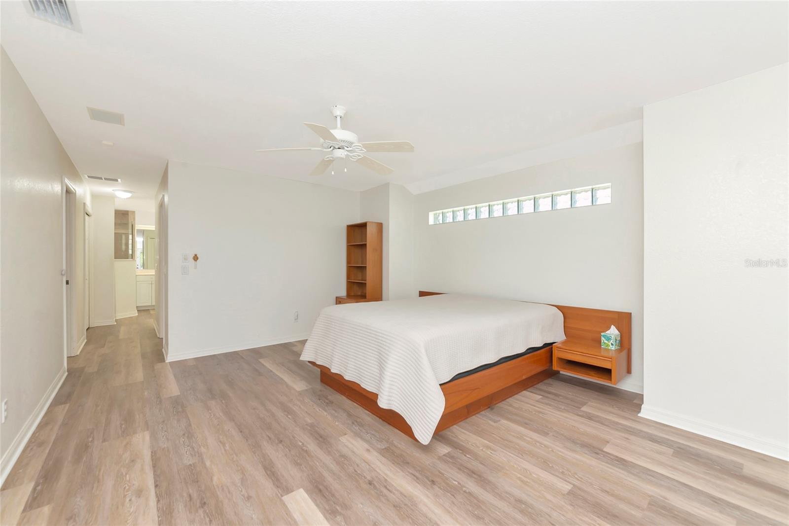 Image 8 of 45 For 1730 Hudson Street