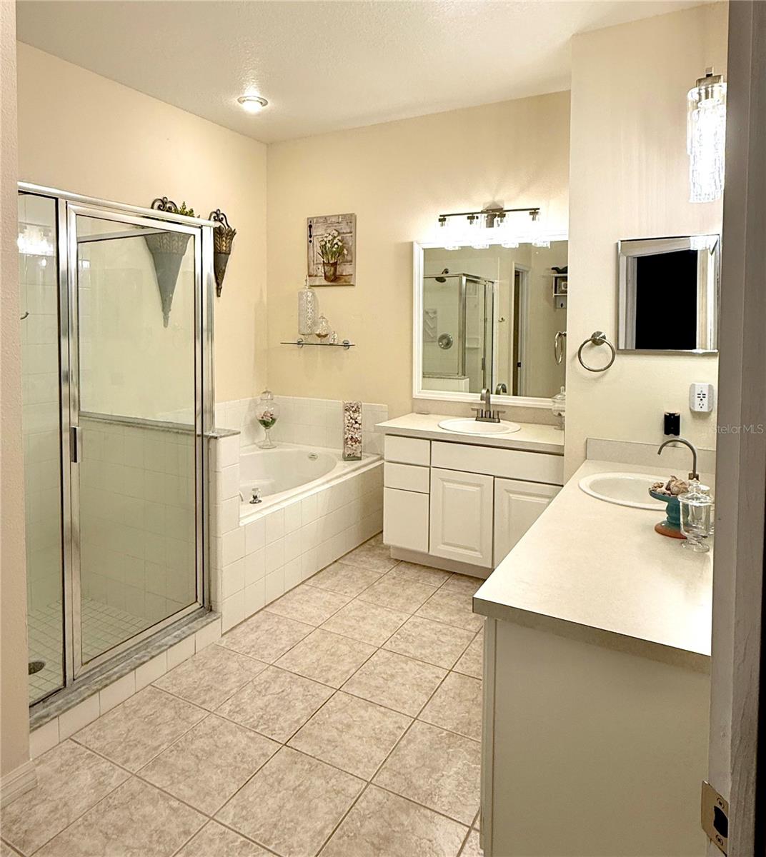 Image 11 of 25 For 14138 Castlerock Drive