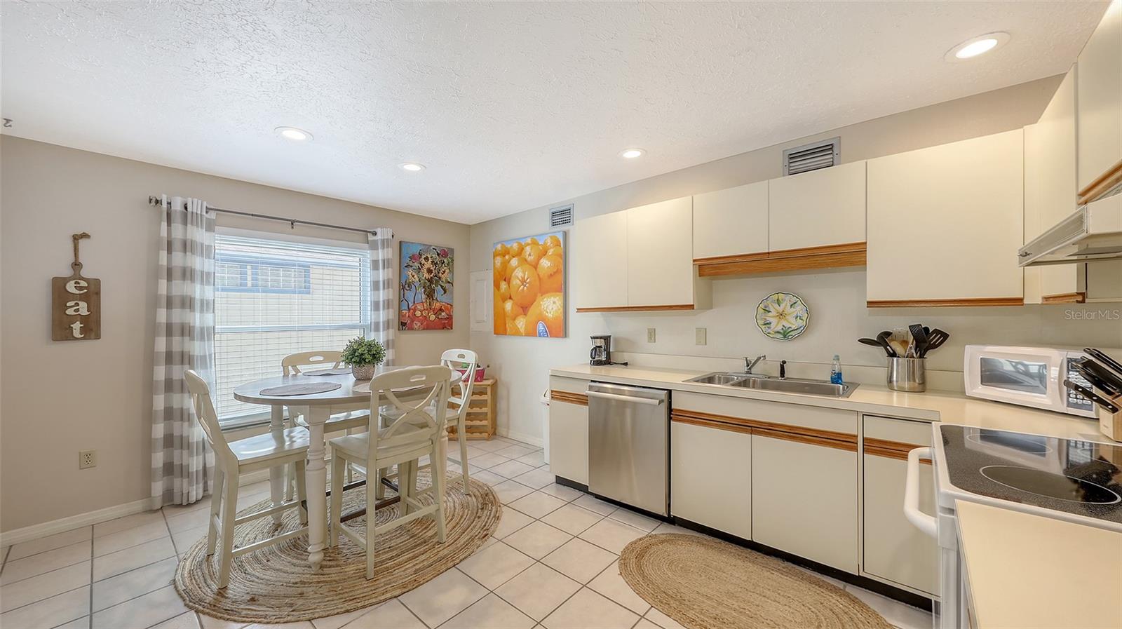 Image 12 of 94 For 126-128 Avenida Veneccia