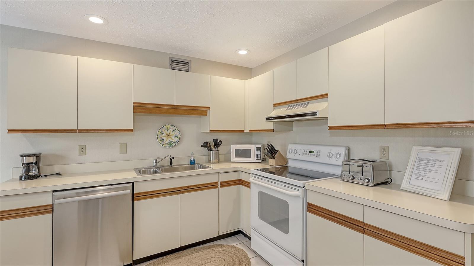 Image 16 of 94 For 126-128 Avenida Veneccia