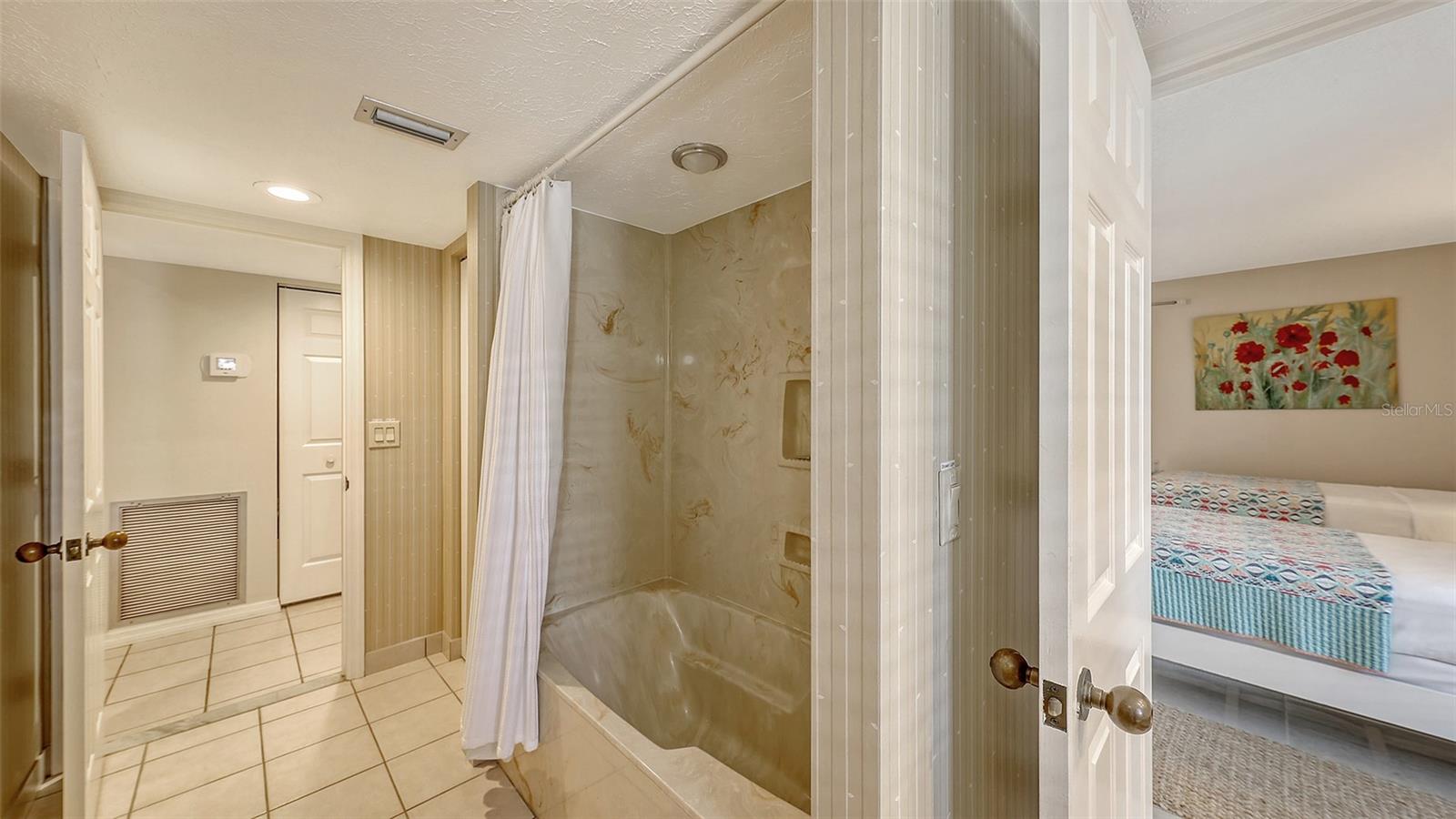 Image 20 of 94 For 126-128 Avenida Veneccia