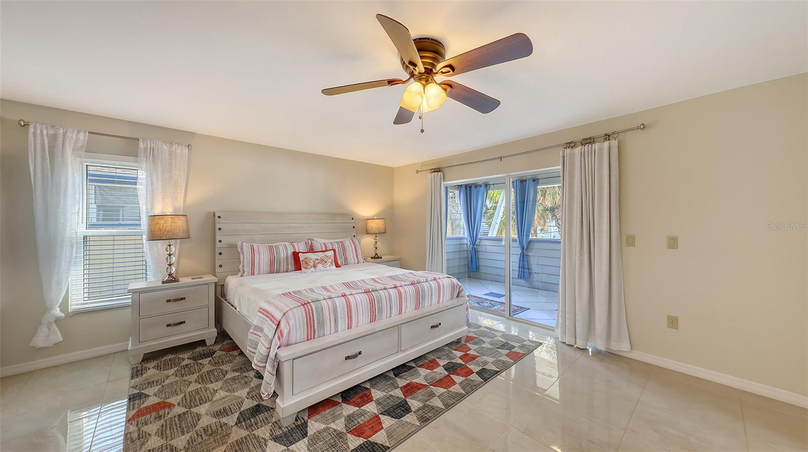 Image 24 of 94 For 126-128 Avenida Veneccia