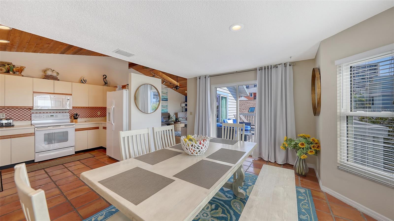 Image 52 of 94 For 126-128 Avenida Veneccia