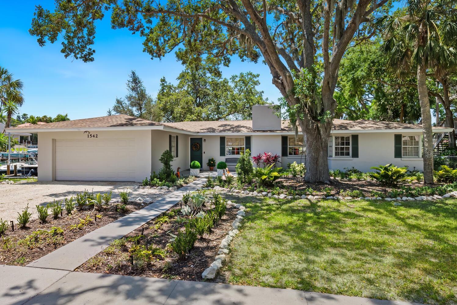 Image 5 of 77 For 1542 Gulfview Drive