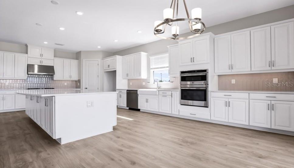 Image 7 of 34 For 26909 Victoria Place