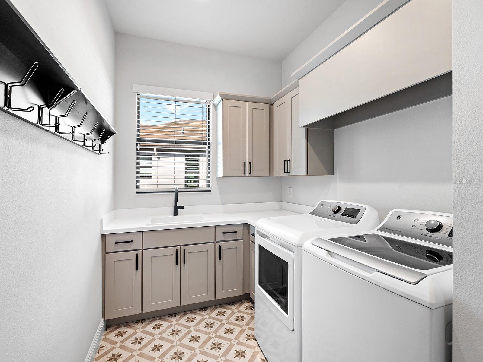 Image 32 of 83 For 724 Crosswind Avenue