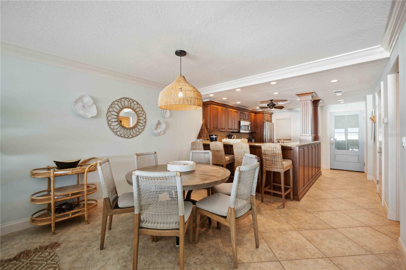 Image 14 of 65 For 6140 Midnight Pass Road 407