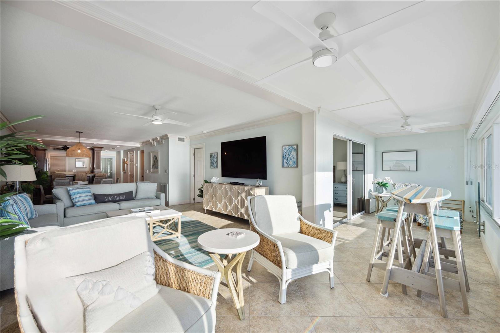 Image 21 of 65 For 6140 Midnight Pass Road 407