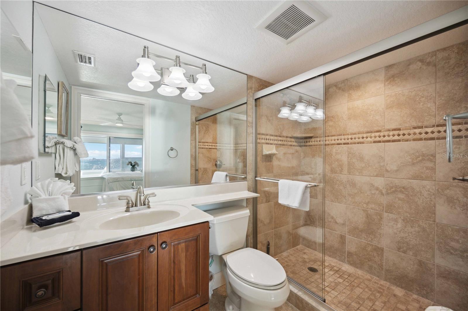 Image 30 of 65 For 6140 Midnight Pass Road 407