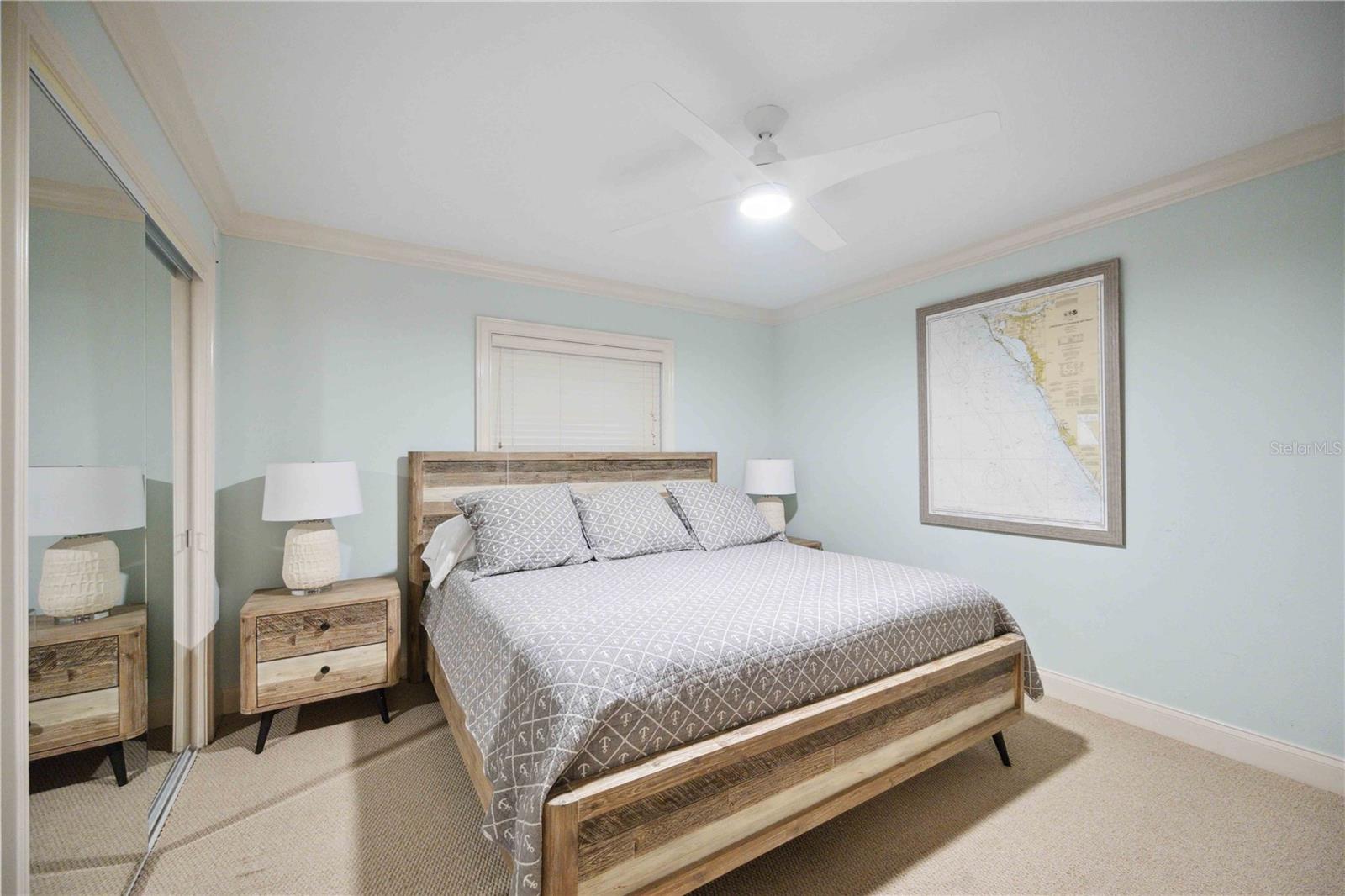 Image 33 of 65 For 6140 Midnight Pass Road 407