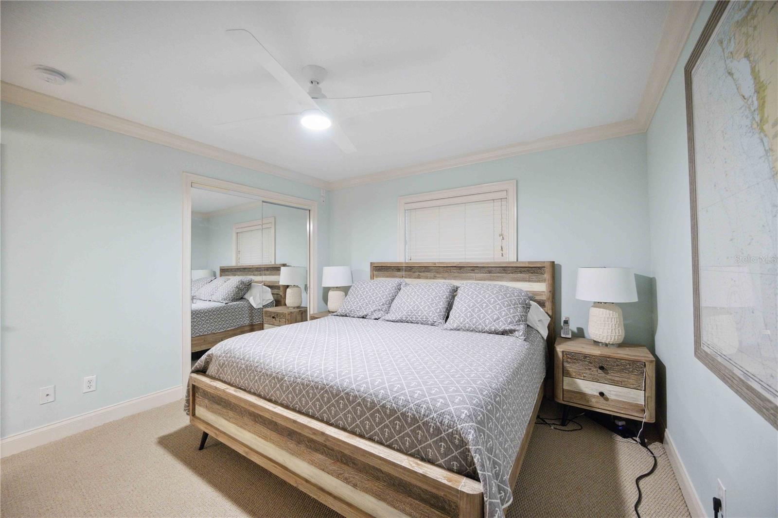 Image 34 of 65 For 6140 Midnight Pass Road 407