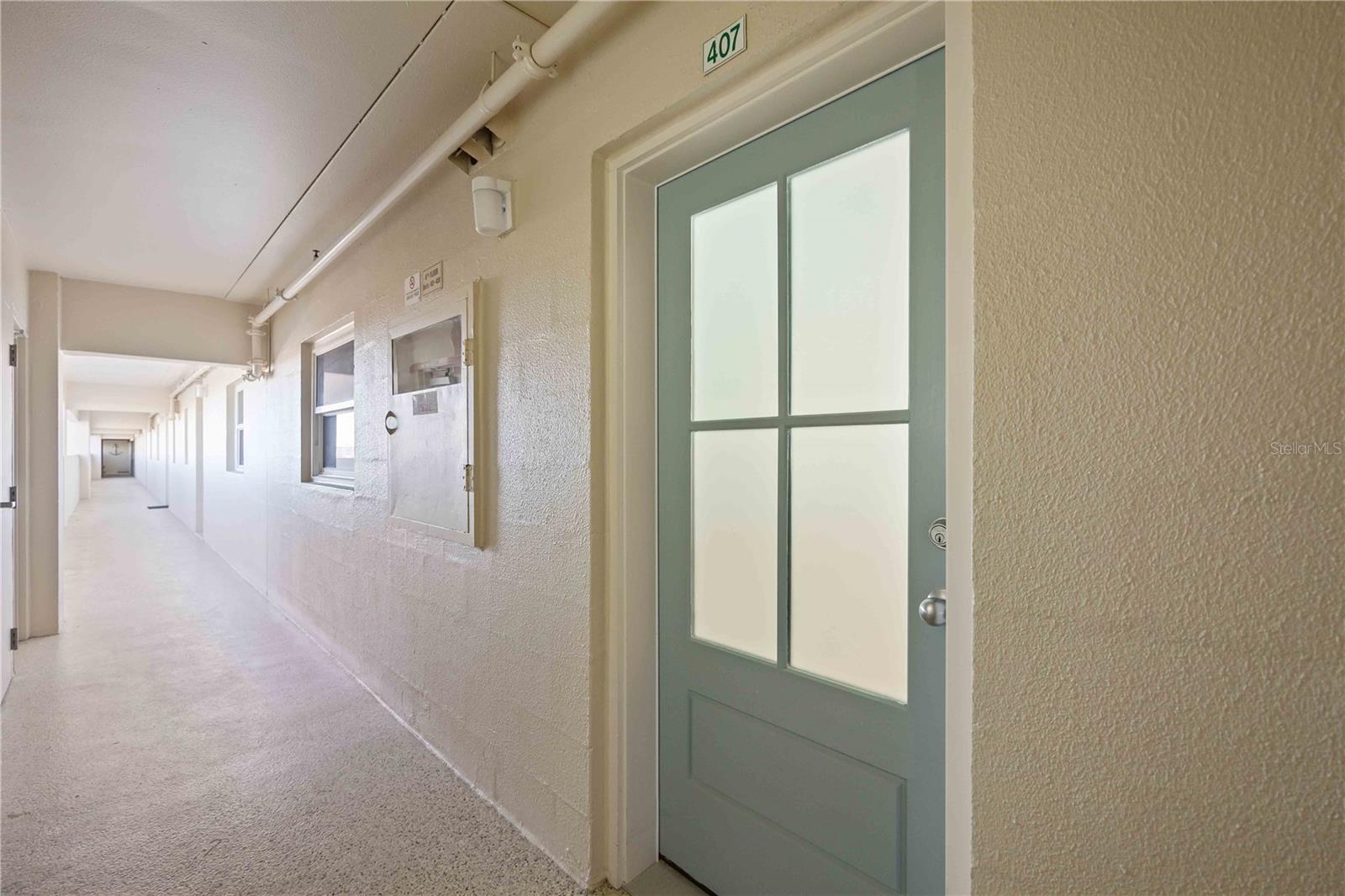 Image 40 of 65 For 6140 Midnight Pass Road 407