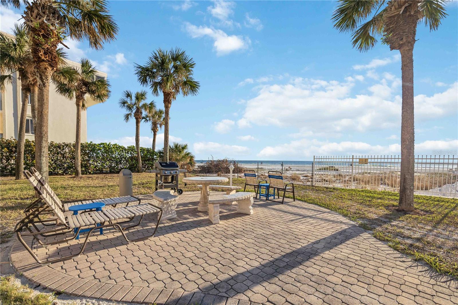 Image 41 of 65 For 6140 Midnight Pass Road 407