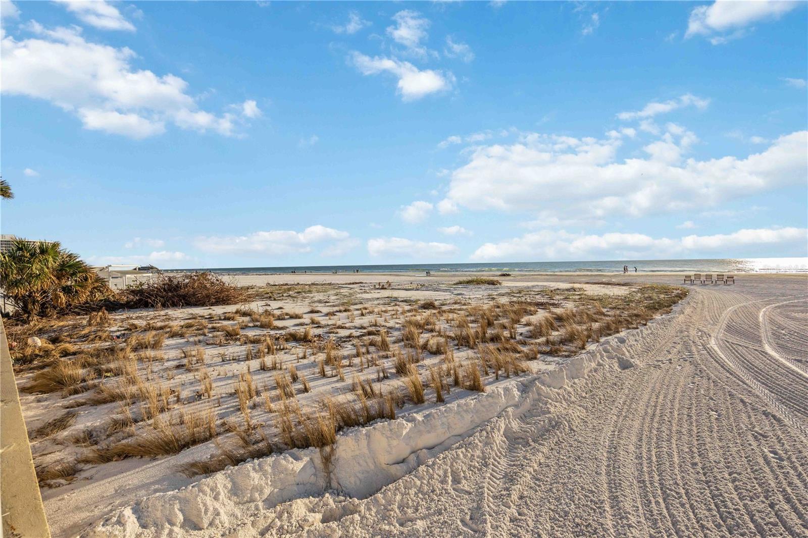 Image 43 of 65 For 6140 Midnight Pass Road 407