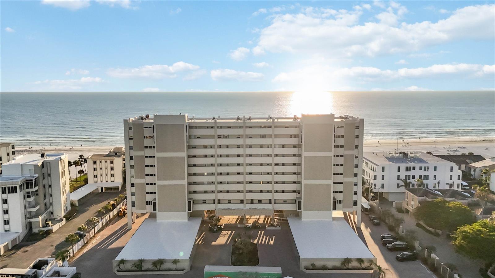 Image 44 of 65 For 6140 Midnight Pass Road 407