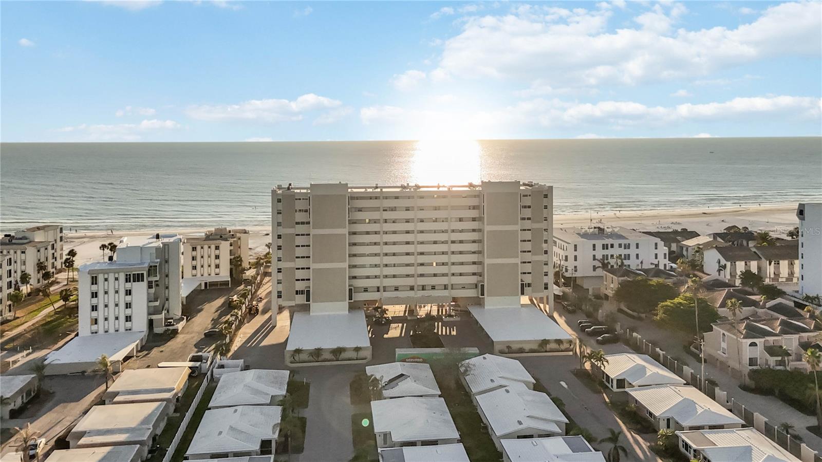 Image 45 of 65 For 6140 Midnight Pass Road 407