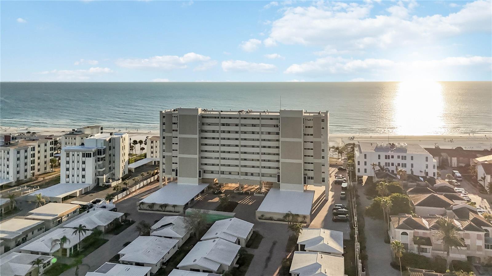 Image 46 of 65 For 6140 Midnight Pass Road 407