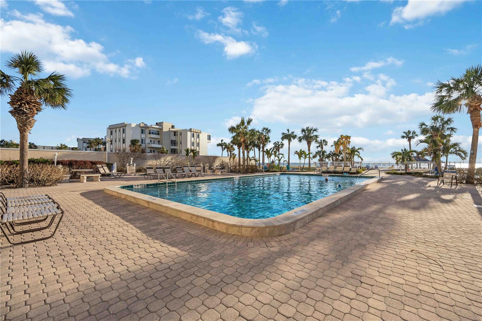 Image 5 of 65 For 6140 Midnight Pass Road 407