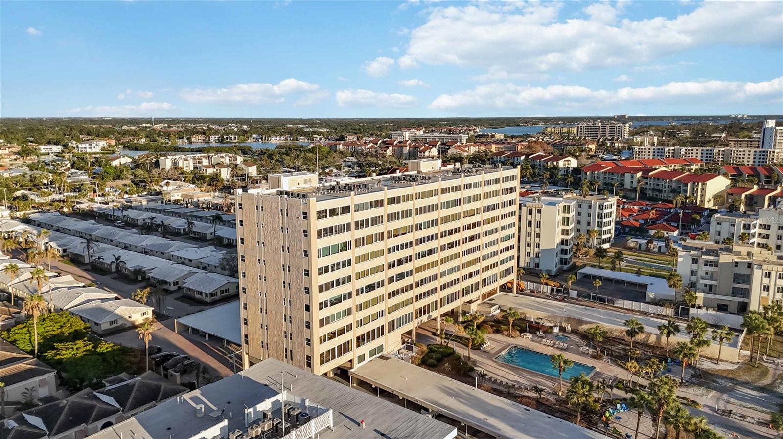 Image 50 of 65 For 6140 Midnight Pass Road 407