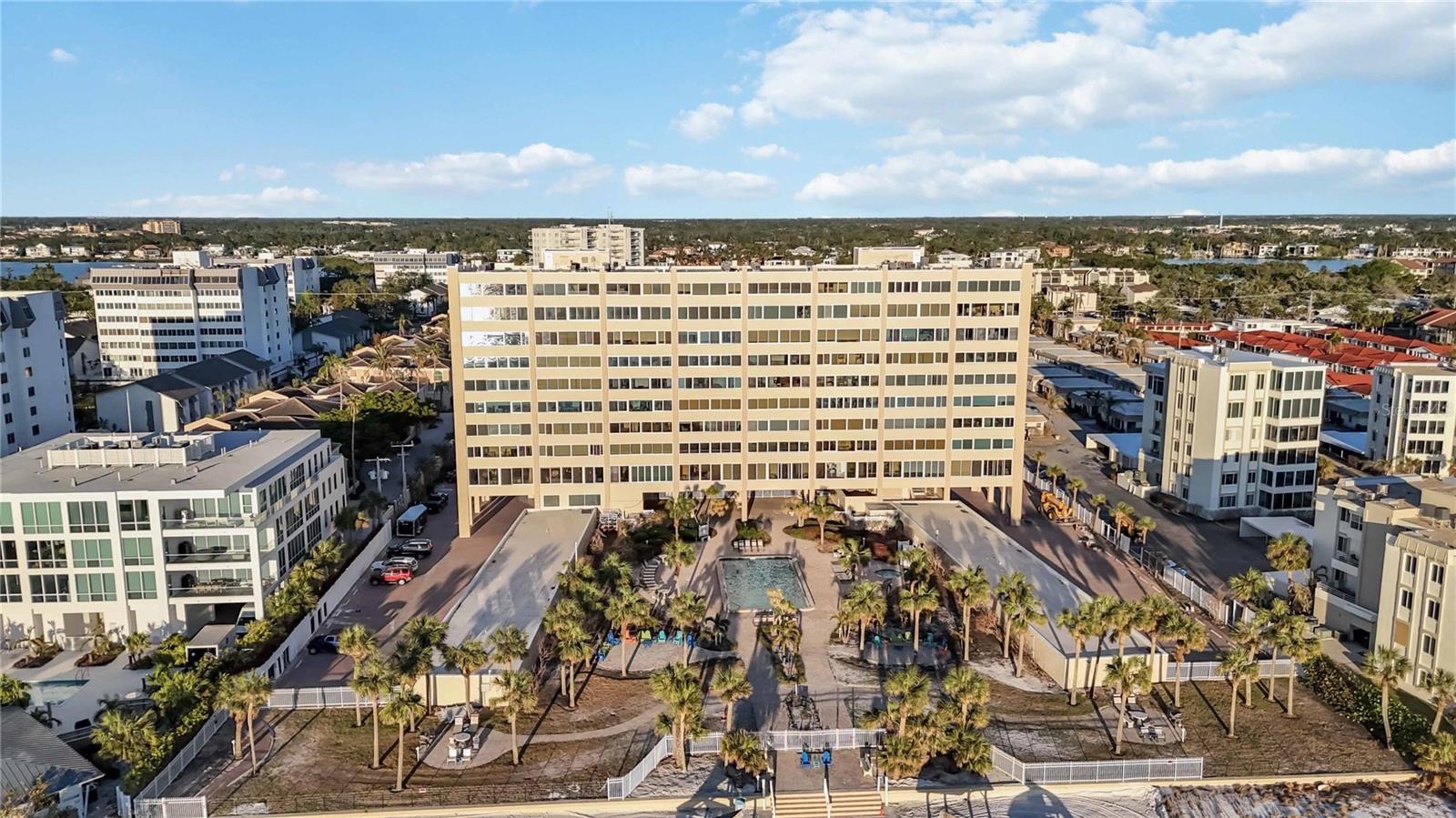 Image 51 of 65 For 6140 Midnight Pass Road 407