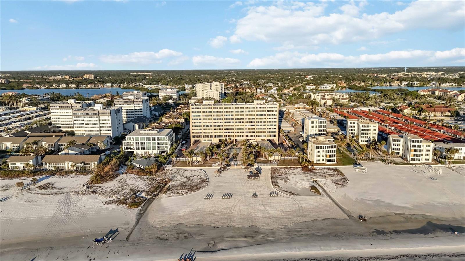 Image 52 of 65 For 6140 Midnight Pass Road 407