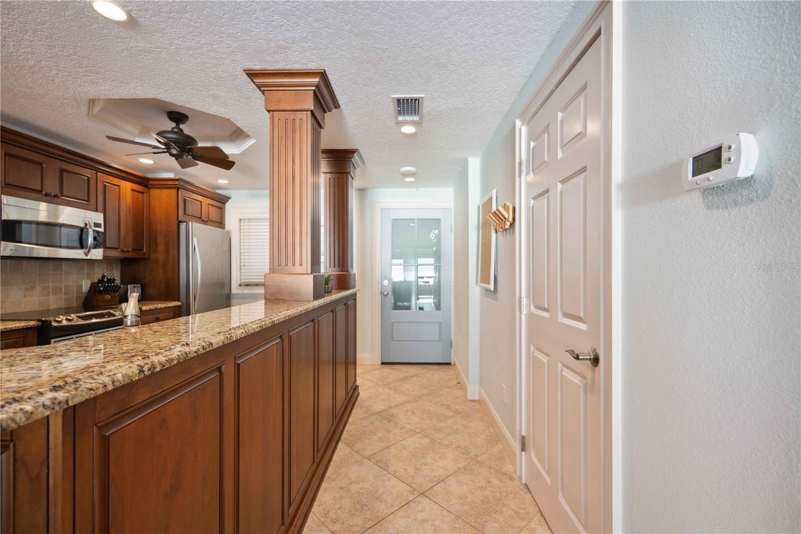 Image 6 of 65 For 6140 Midnight Pass Road 407