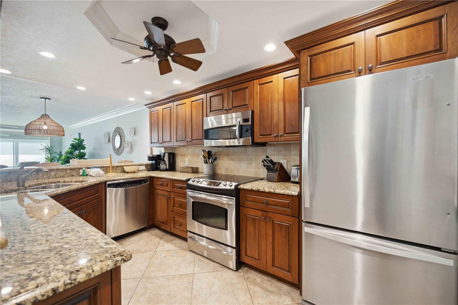 Image 8 of 65 For 6140 Midnight Pass Road 407