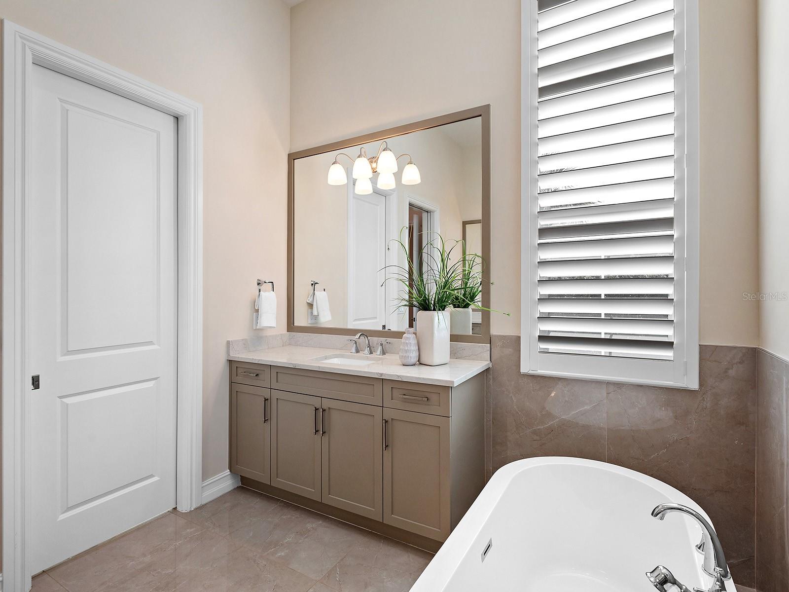 Image 39 of 81 For 508 Blue Shell Loop