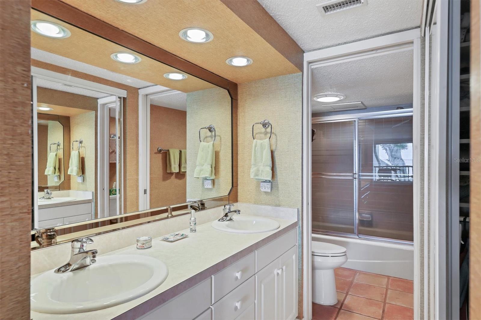 Image 32 of 61 For 5270 Gulf Of Mexico Drive 508