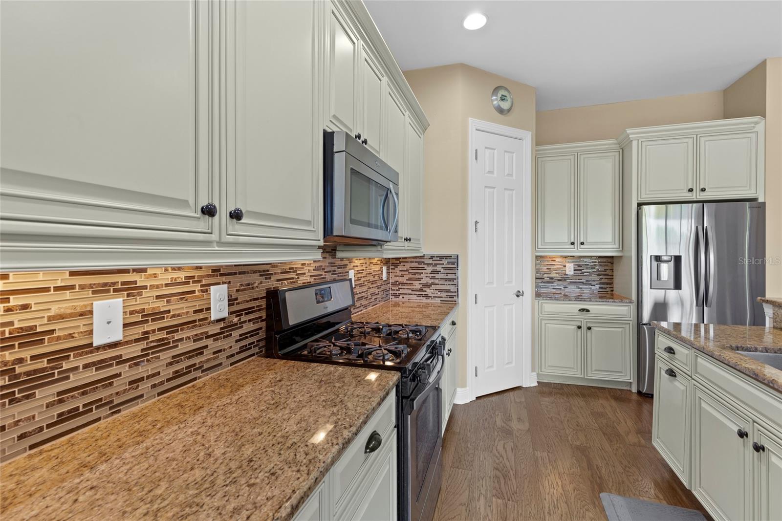 Image 10 of 51 For 942 Preservation Street