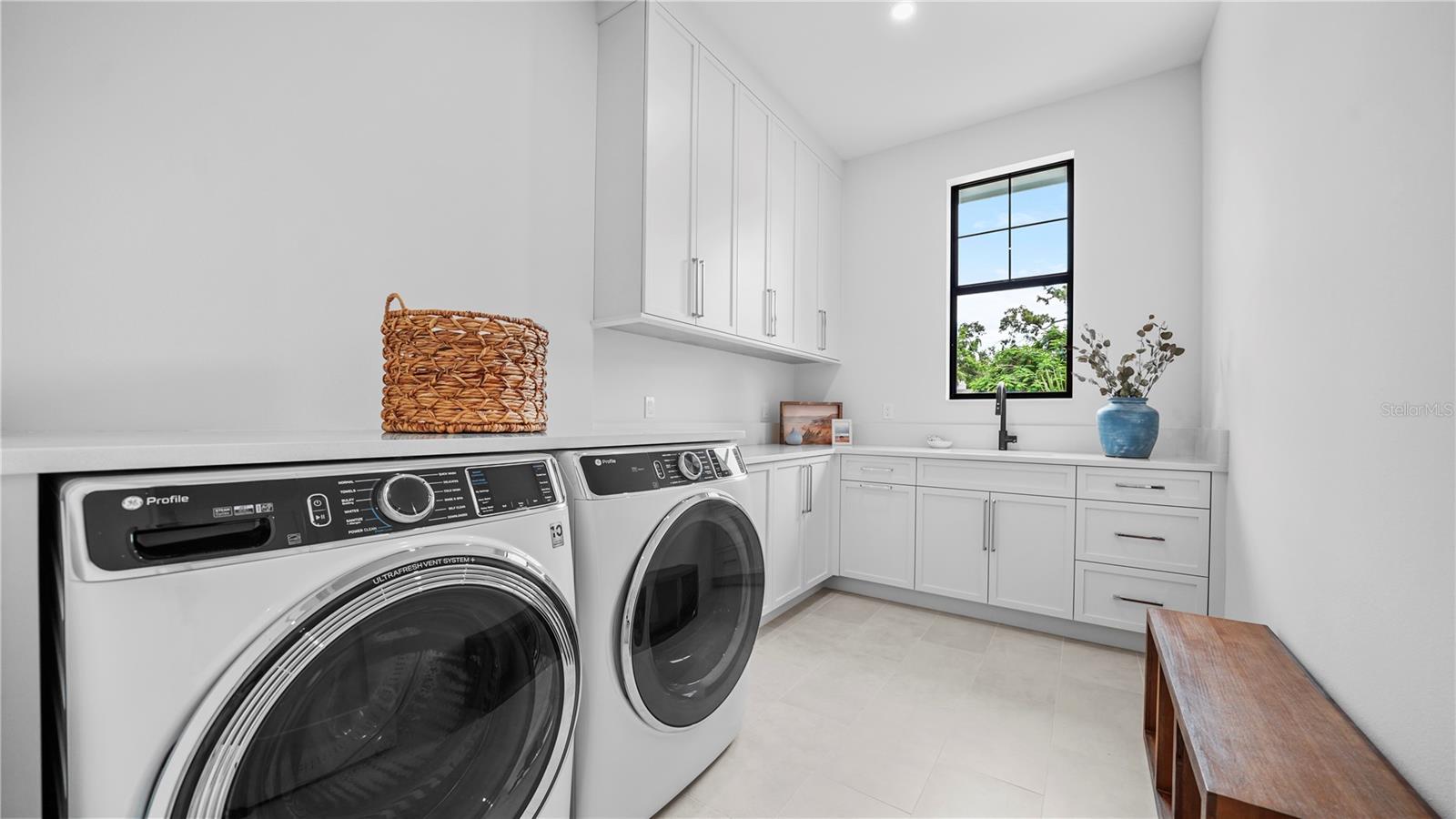 Image 43 of 52 For 1915 Tulip Drive