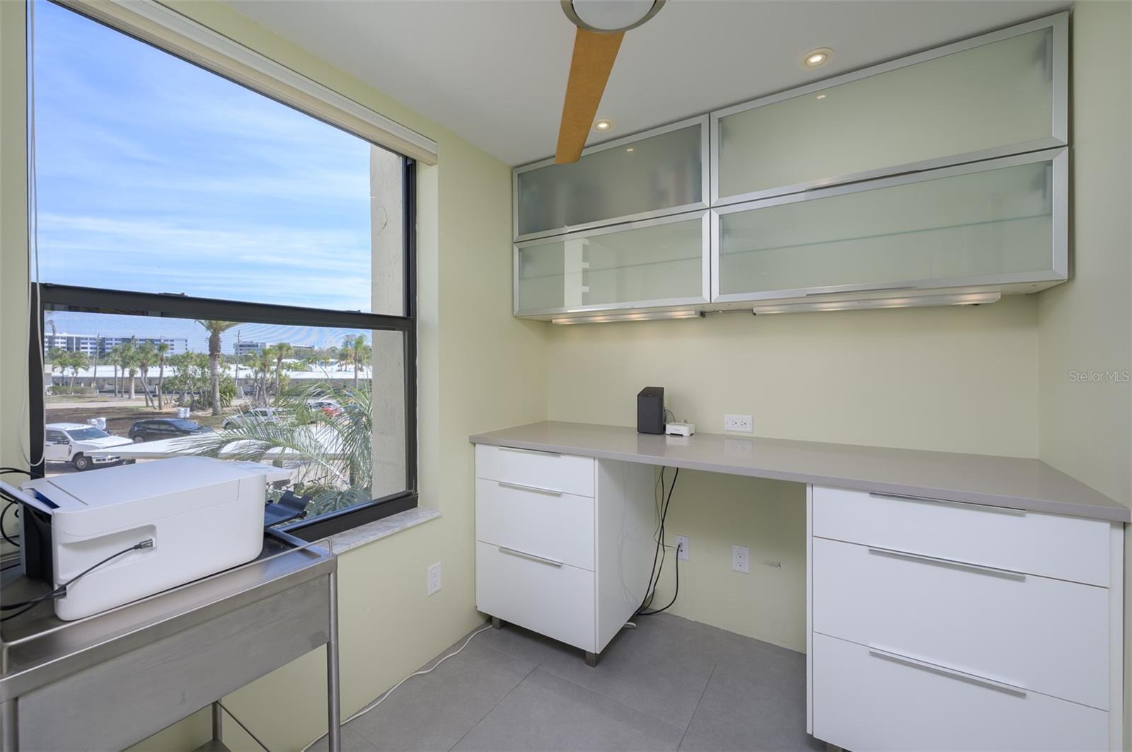 Image 17 of 58 For 5780 Midnight Pass Road 210