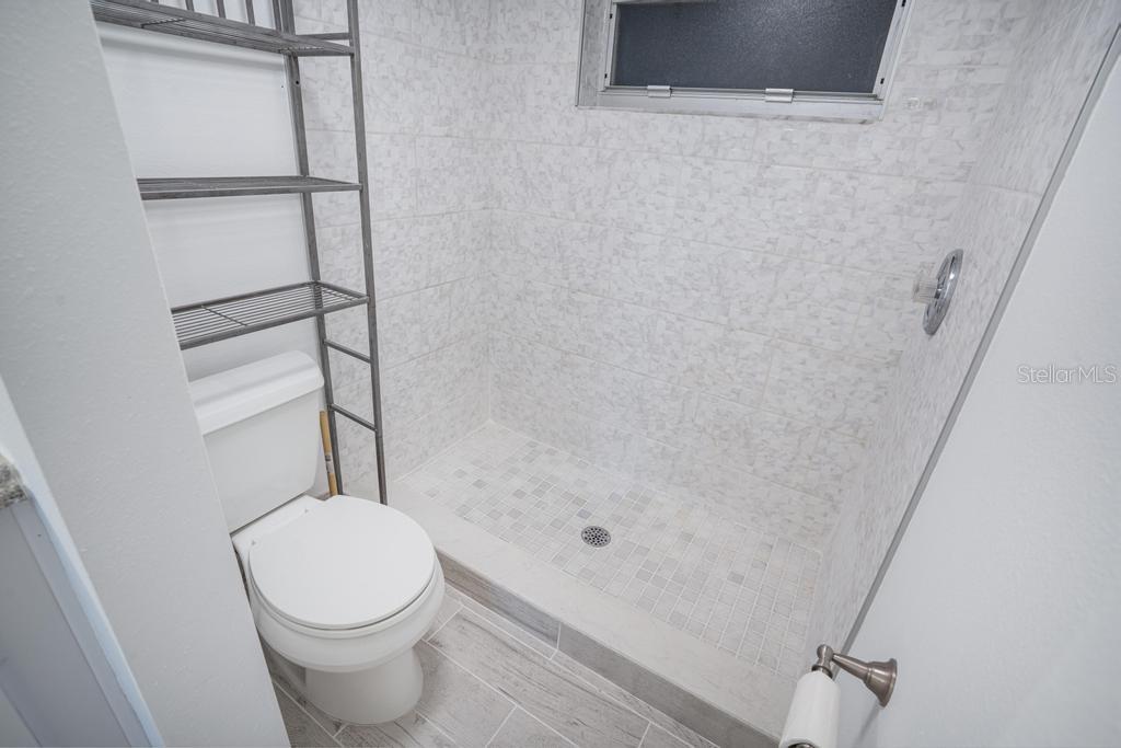 Image 18 of 35 For 5503 Fountain Lake Circle 104