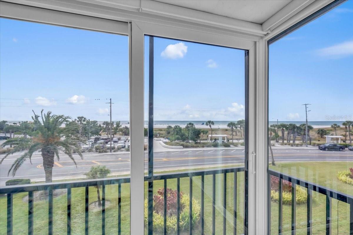 Image 21 of 31 For 757 Beach Road 310