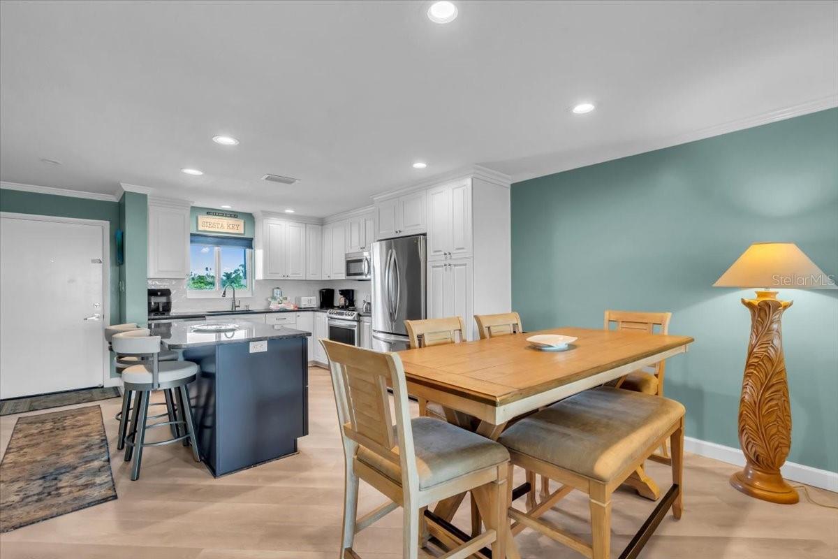 Image 6 of 31 For 757 Beach Road 310