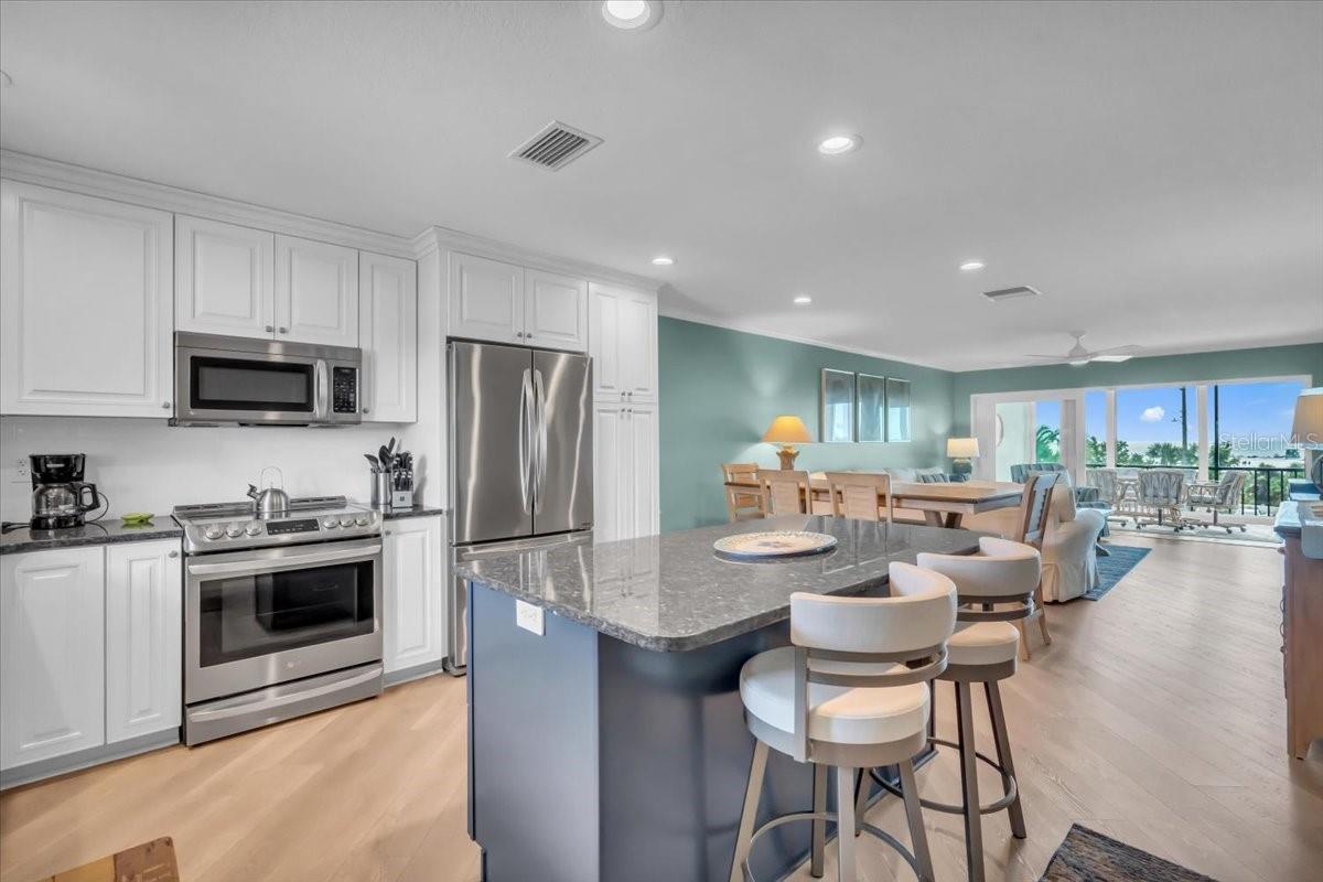 Image 8 of 31 For 757 Beach Road 310