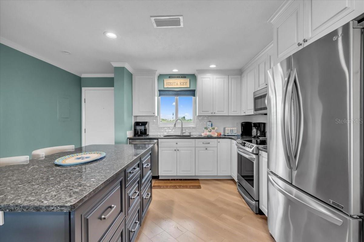 Image 9 of 31 For 757 Beach Road 310