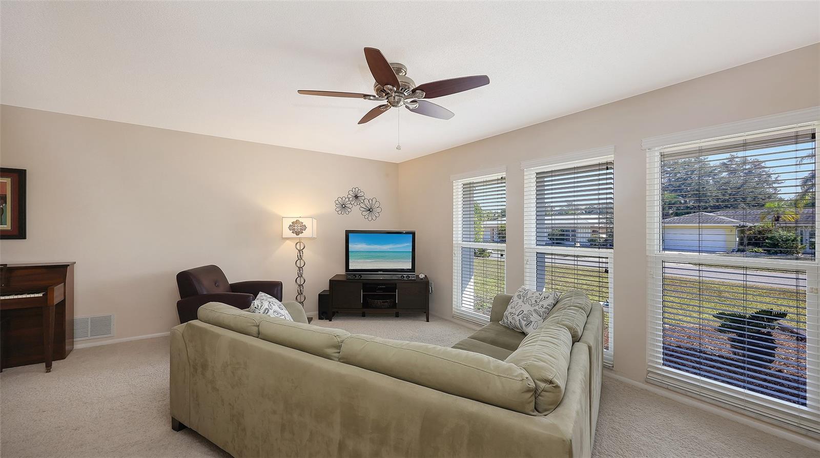 Image 6 of 33 For 3957 Breezemont Drive