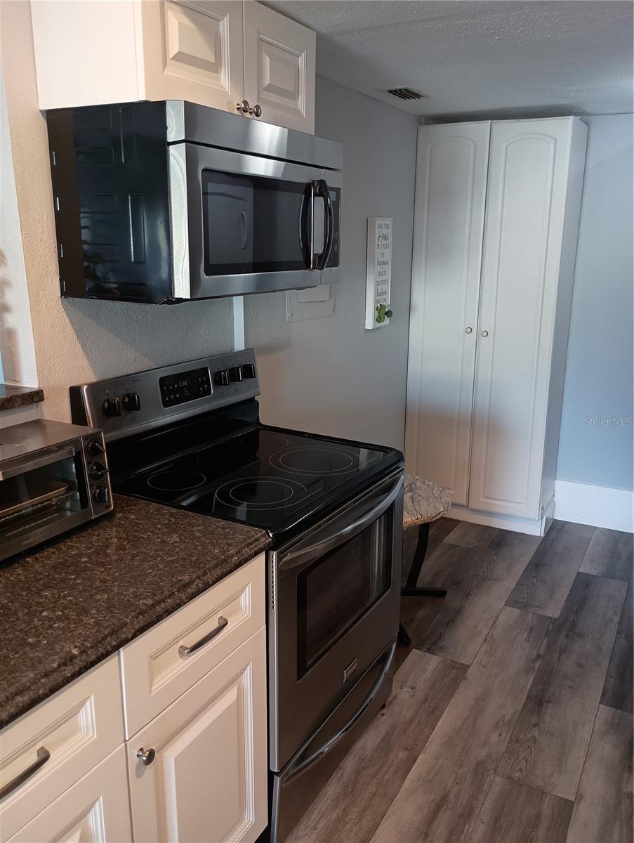 Image 10 of 25 For 10125 Manatee Avenue W A4