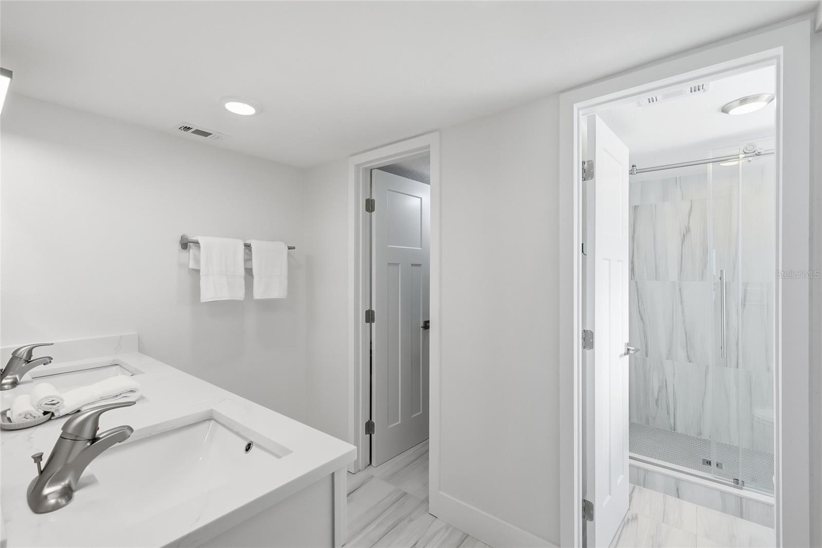 Image 17 of 41 For 7100 Gulf Drive 112