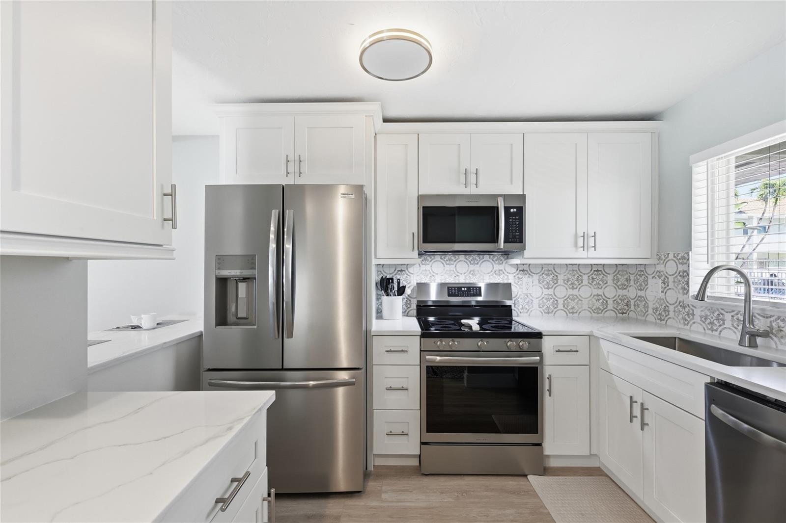 Image 7 of 41 For 7100 Gulf Drive 112