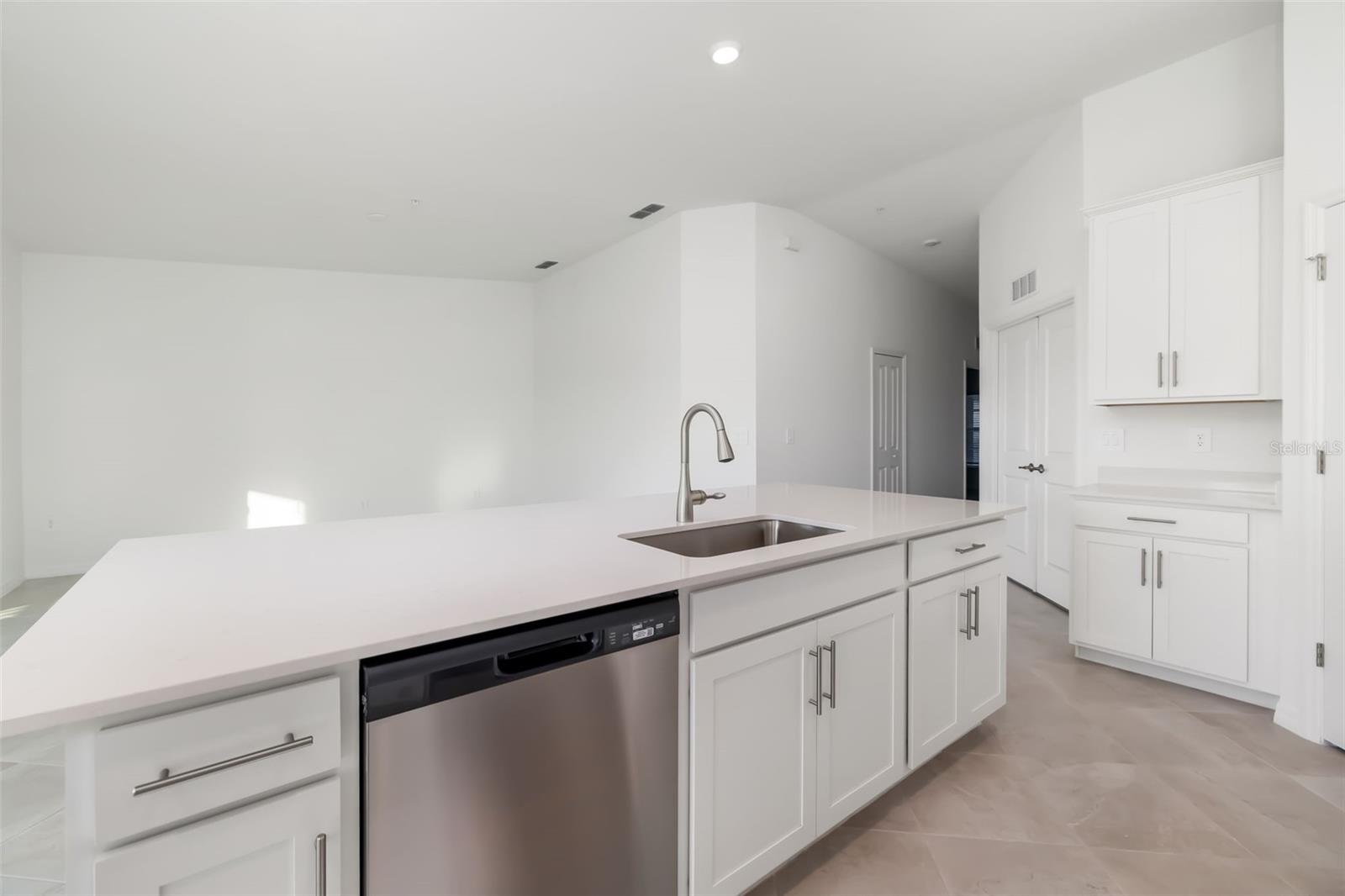 Image 16 of 56 For 19015 Scallop Loop #204