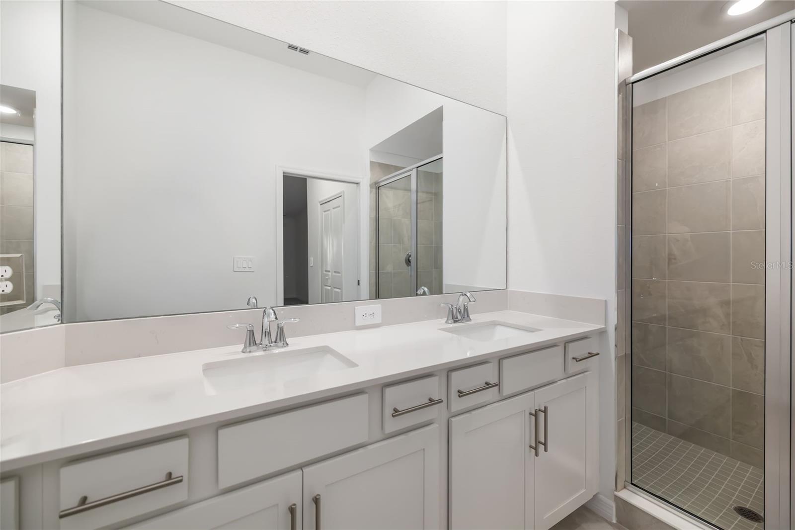 Image 28 of 56 For 19015 Scallop Loop #204