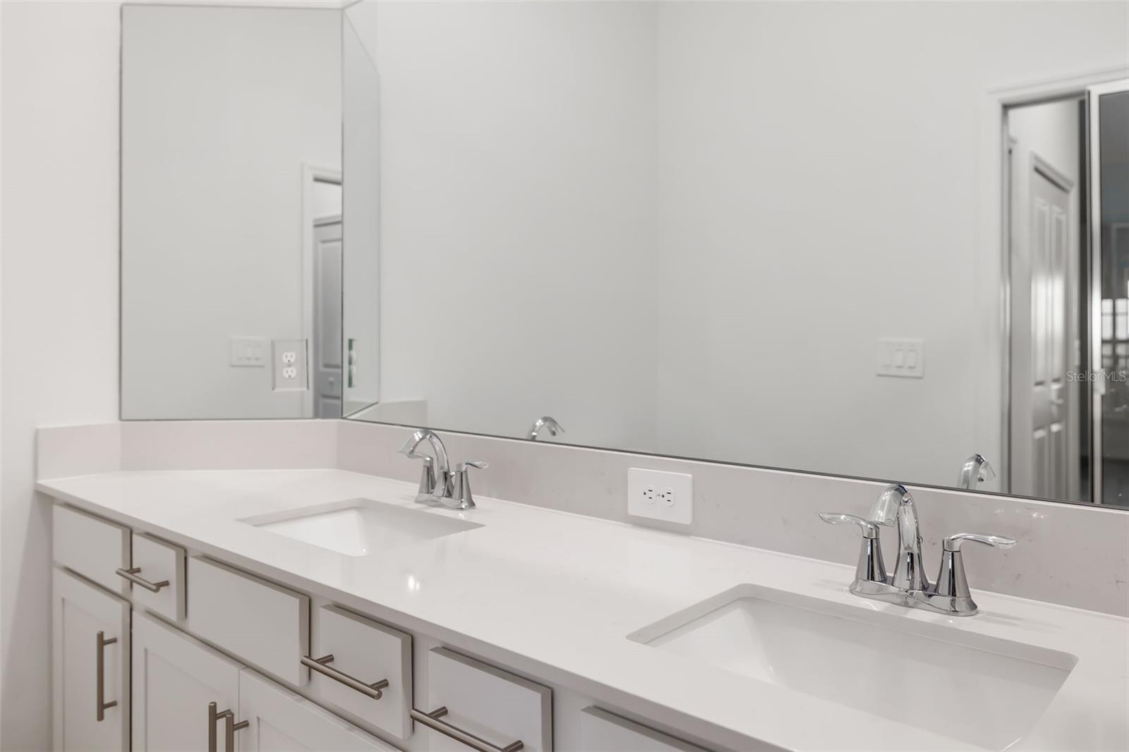 Image 29 of 56 For 19015 Scallop Loop #204