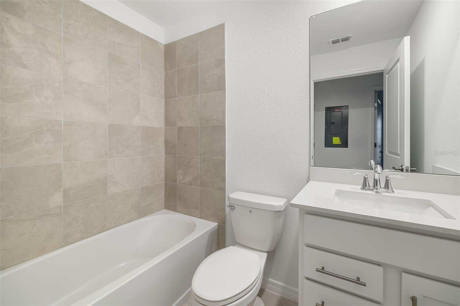 Image 32 of 56 For 19015 Scallop Loop #204