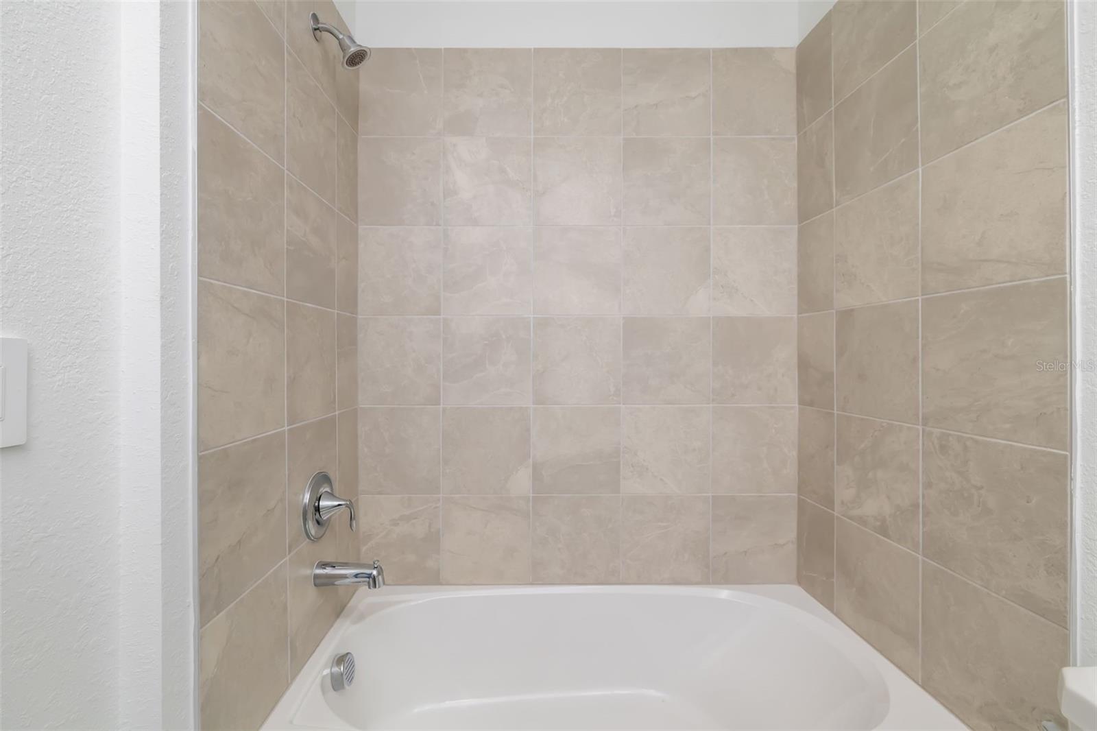 Image 33 of 56 For 19015 Scallop Loop #204