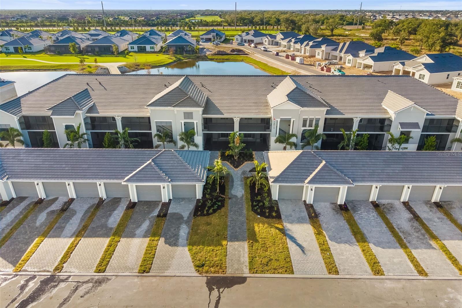 Image 4 of 56 For 19015 Scallop Loop #204