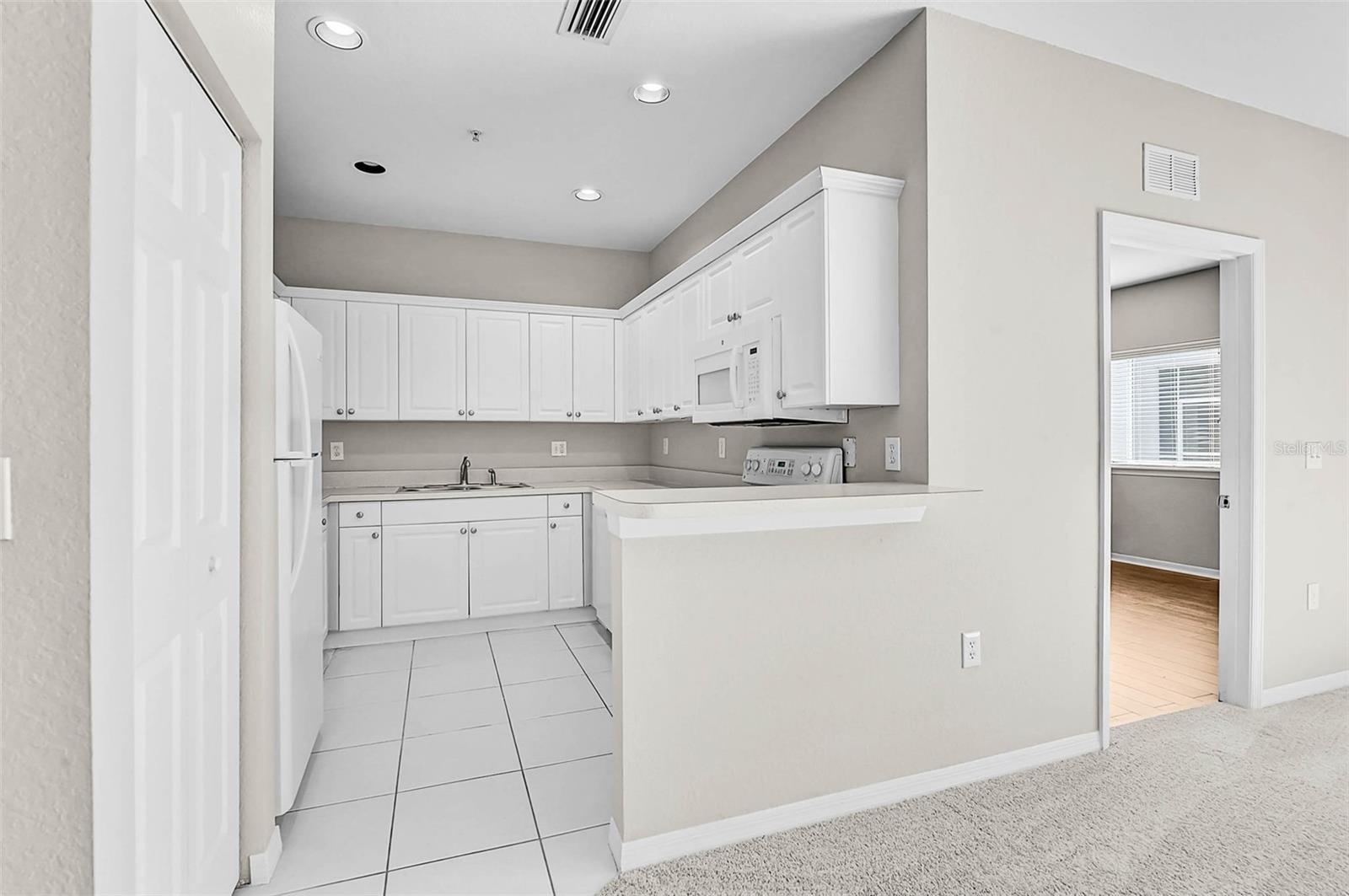 Image 13 of 39 For 3958 Mediterranea Circle 411