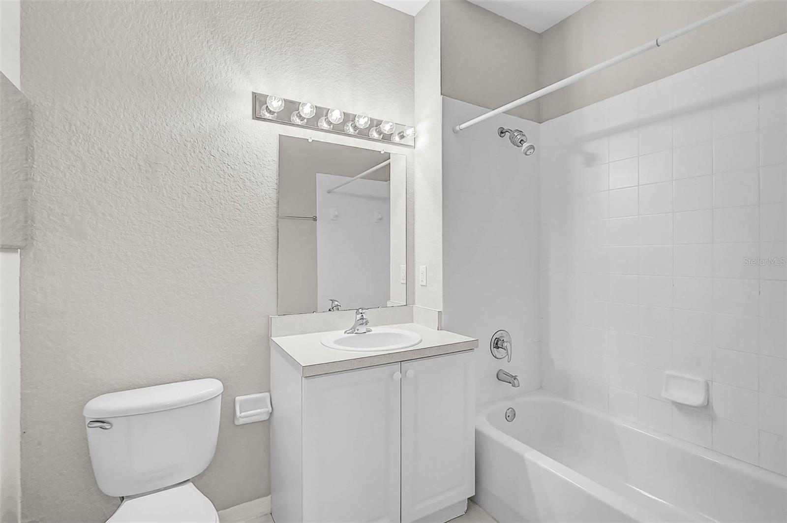 Image 20 of 39 For 3958 Mediterranea Circle 411